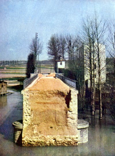 The destroyed bridge in Germigny-l